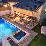 Ozbi 2-villa With Ootdoor Heated Pool For 4 People In * Fethiye