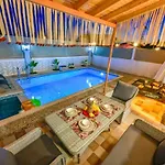 Vila Ozbi 2-villa With Ootdoor Heated Pool For 4 People In Fethiye