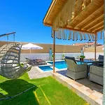 Ozbi 2-villa With Ootdoor Heated Pool For 4 People In Vila