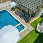 Ozbi 2-villa With Ootdoor Heated Pool For 4 People In Vila