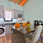Vila Ozbi 2-villa With Ootdoor Heated Pool For 4 People In