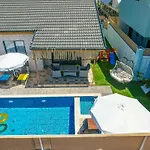 Ozbi 2-villa With Ootdoor Heated Pool For 4 People In