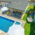 Vila Ozbi 2-villa With Ootdoor Heated Pool For 4 People In Fethiye