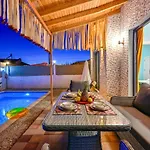 Vila Ozbi 2-villa With Ootdoor Heated Pool For 4 People In Fethiye