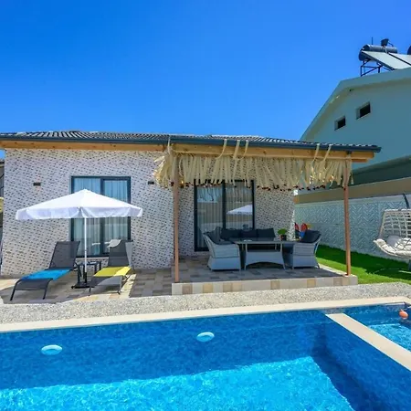 Ozbi 2-villa With Ootdoor Heated Pool For 4 People In Vila Fethiye