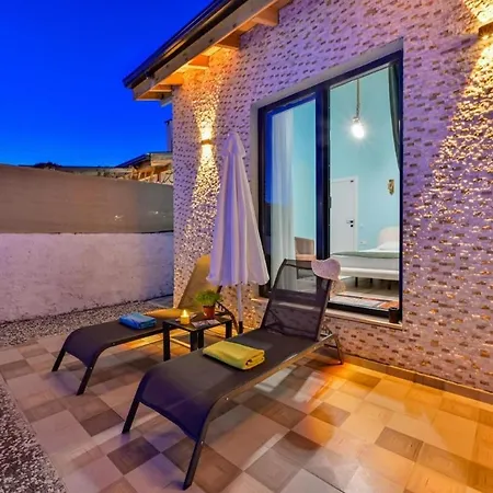 Vila Ozbi 2-villa With Ootdoor Heated Pool For 4 People In *