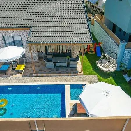 Ozbi 2-villa With Ootdoor Heated Pool For 4 People In