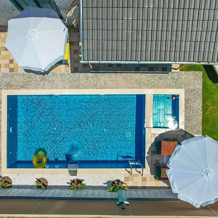 Ozbi 2-villa With Ootdoor Heated Pool For 4 People In