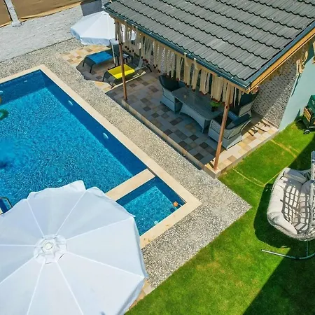 Ozbi 2-villa With Ootdoor Heated Pool For 4 People In Willa