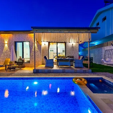 Ozbi 2-villa With Ootdoor Heated Pool For 4 People In * Fethiye