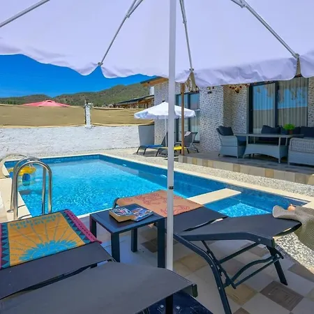 Ozbi 2-villa With Ootdoor Heated Pool For 4 People In Villa