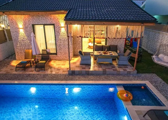 Ozbi 2-villa With Ootdoor Heated Pool For 4 People In Вилла Фетхие