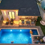 Villa Ozbi 2-villa With Ootdoor Heated Pool For 4 People In *
