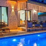 Ozbi 2-villa With Ootdoor Heated Pool For 4 People In *