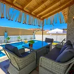 Ozbi 2-villa With Ootdoor Heated Pool For 4 People In